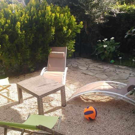 Agreable T3 Avec Jardin Et Parking Prive, A 350M Du Centre Ville Et Des Plages, Wifi, Remise Supplementaire De 10 Pourcent Pour Une Location A La Semaine Cavalaire-sur-Mer Buitenkant foto
